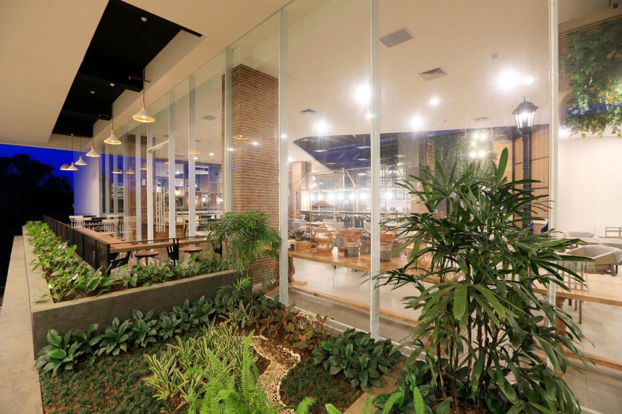 Luminor Hotel Purwokerto By Wh Kültér fotó