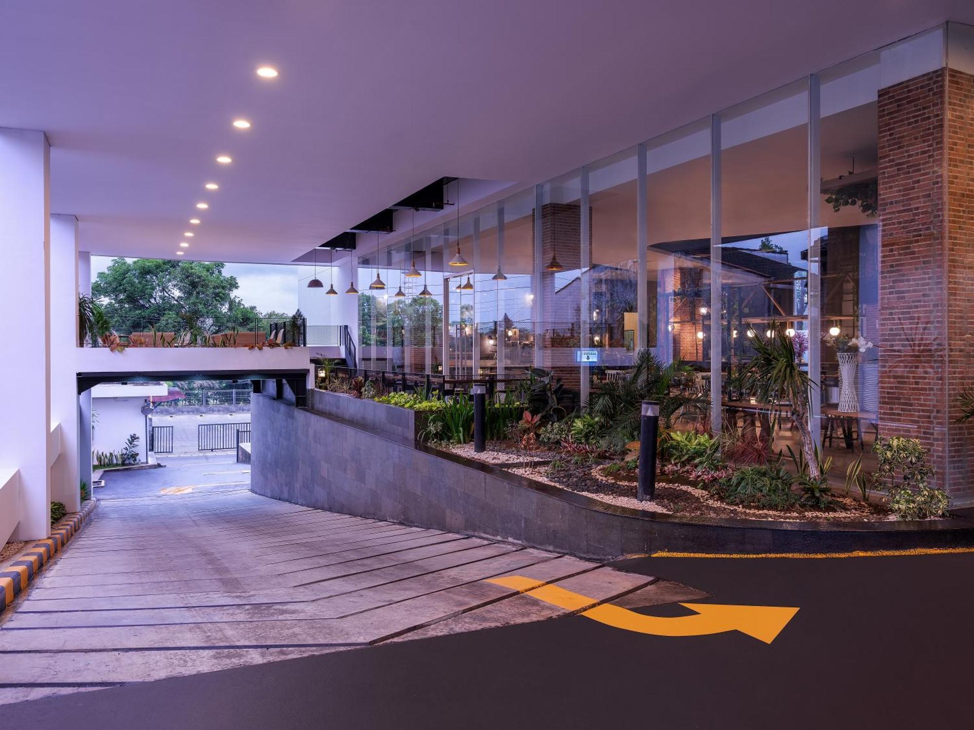 Luminor Hotel Purwokerto By Wh Kültér fotó